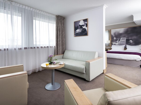 Luxe beddengoed, een kluis op de kamer, een bureau, geluiddichte muren