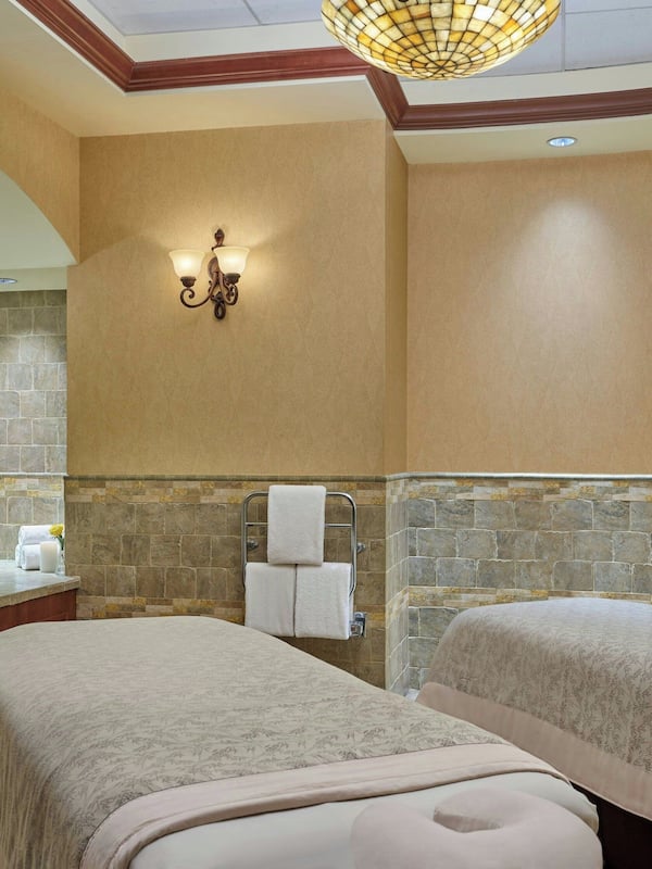 Couples treatment rooms, body treatments, hydrotherapy, aromatherapy