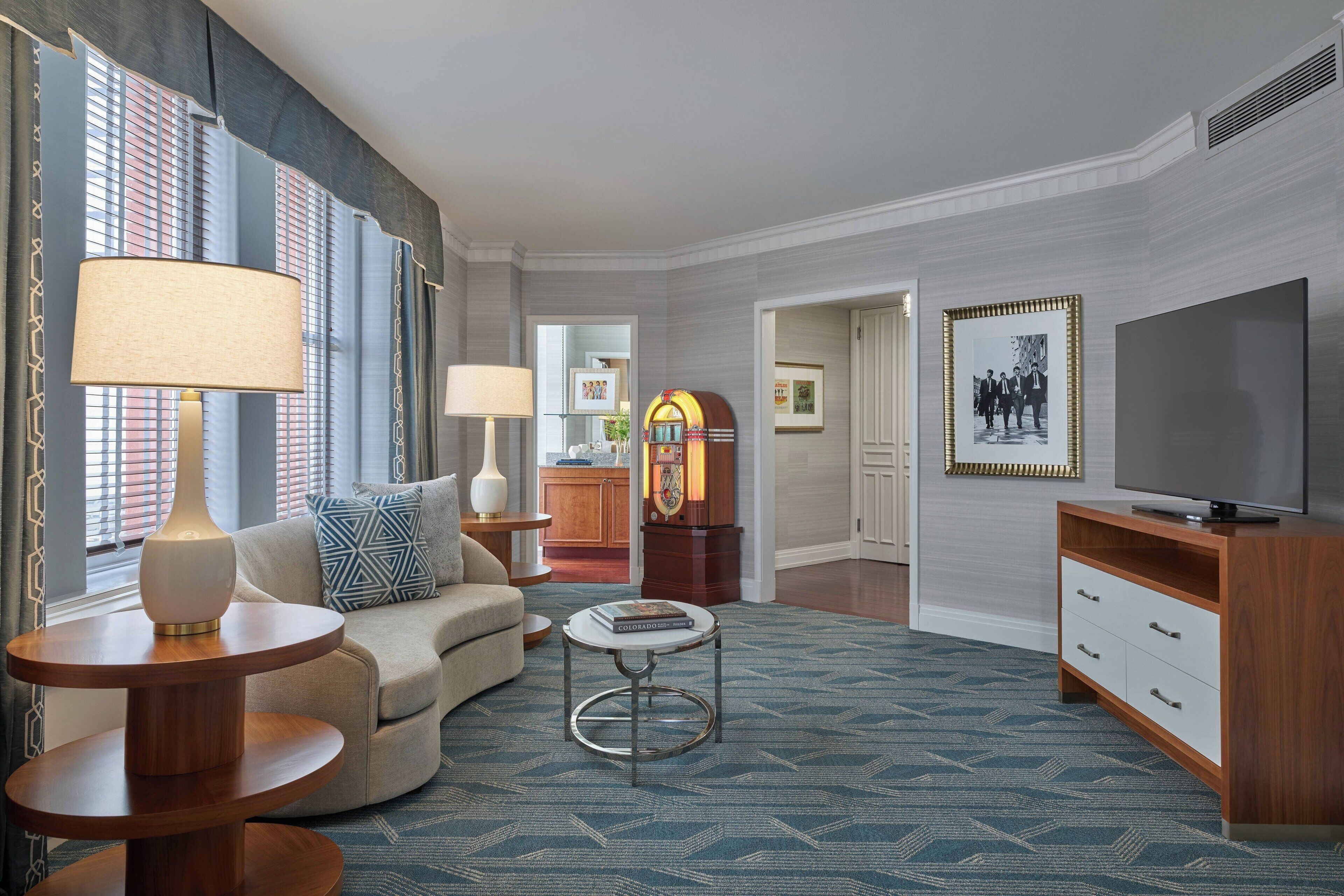 suite, 1 bedroom, city view | living room | lcd tv, pay films