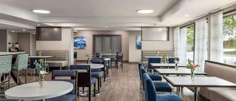 Tägliches inbegriffenes Frühstücksbuffet