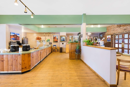 Days Inn by Wyndham Show Low