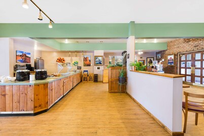 Days Inn by Wyndham Show Low