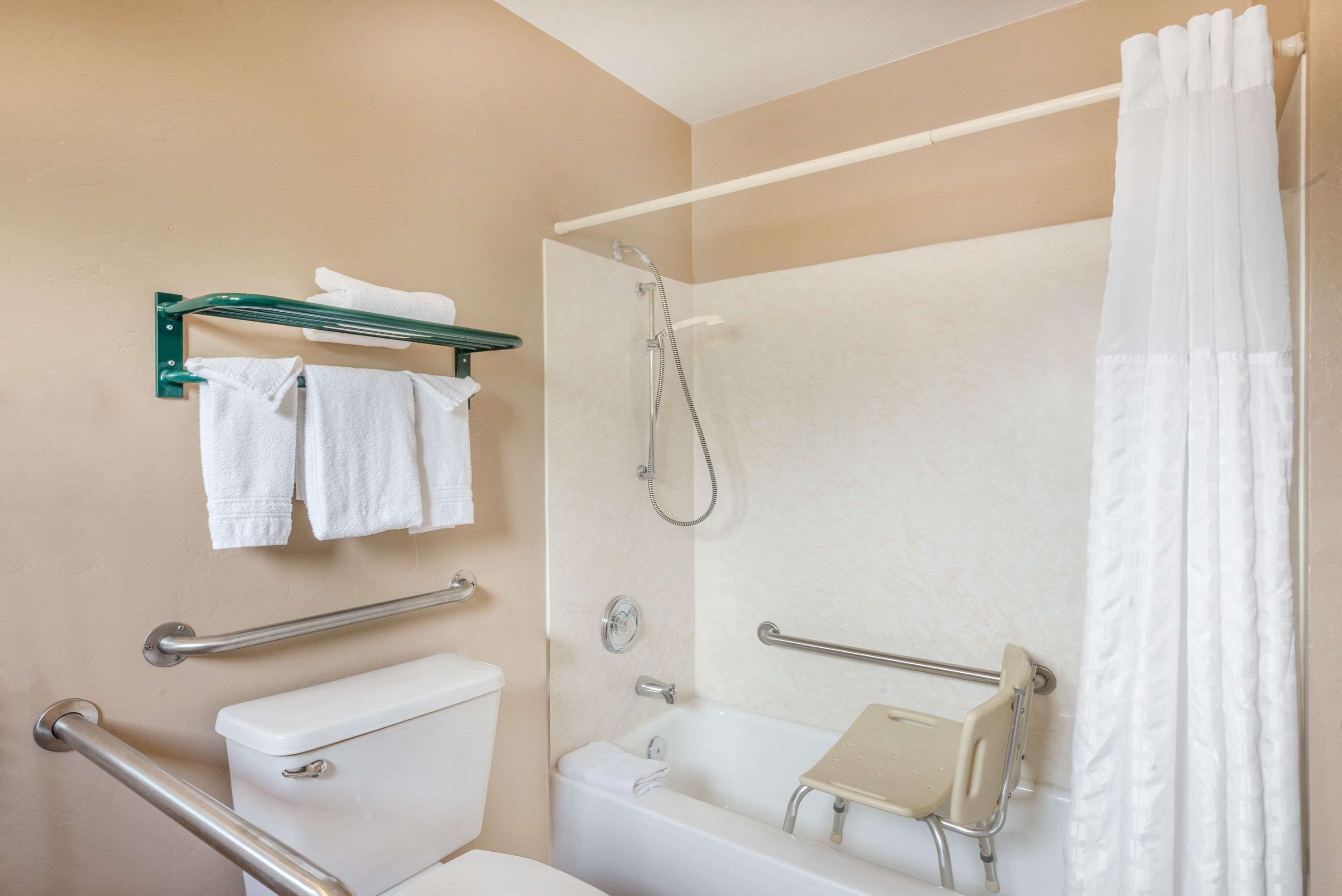 combined shower/bathtub, free toiletries, hair dryer, towels