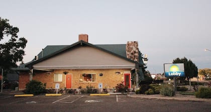 Days Inn by Wyndham Show Low