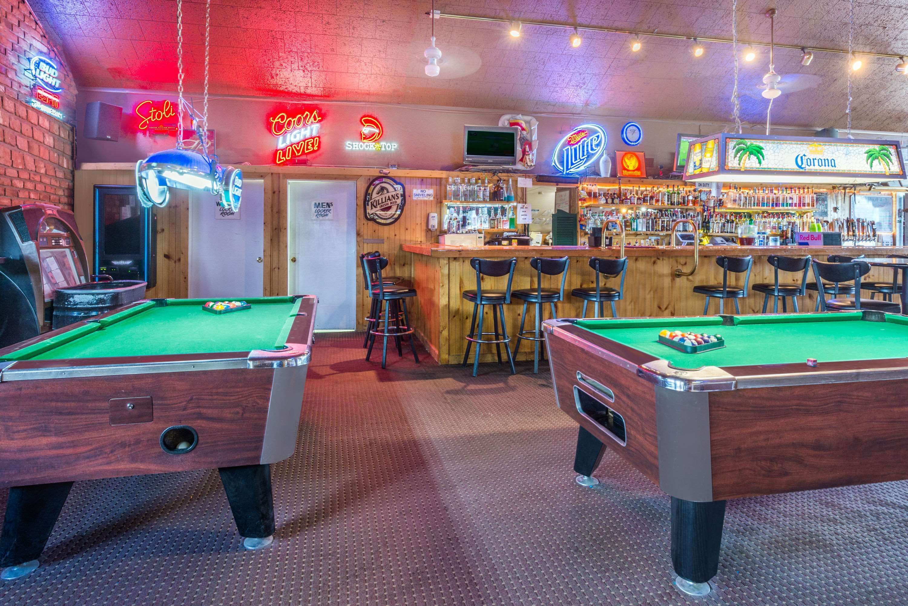 breakfast and lunch served