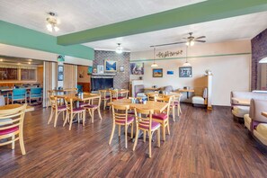 Breakfast and lunch served