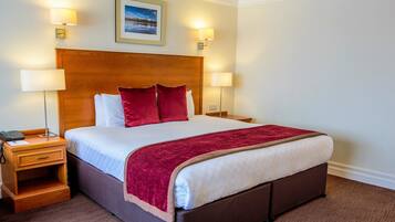 Camera Standard, 1 letto king | Una cassaforte in camera, una scrivania, ferro/asse da stiro