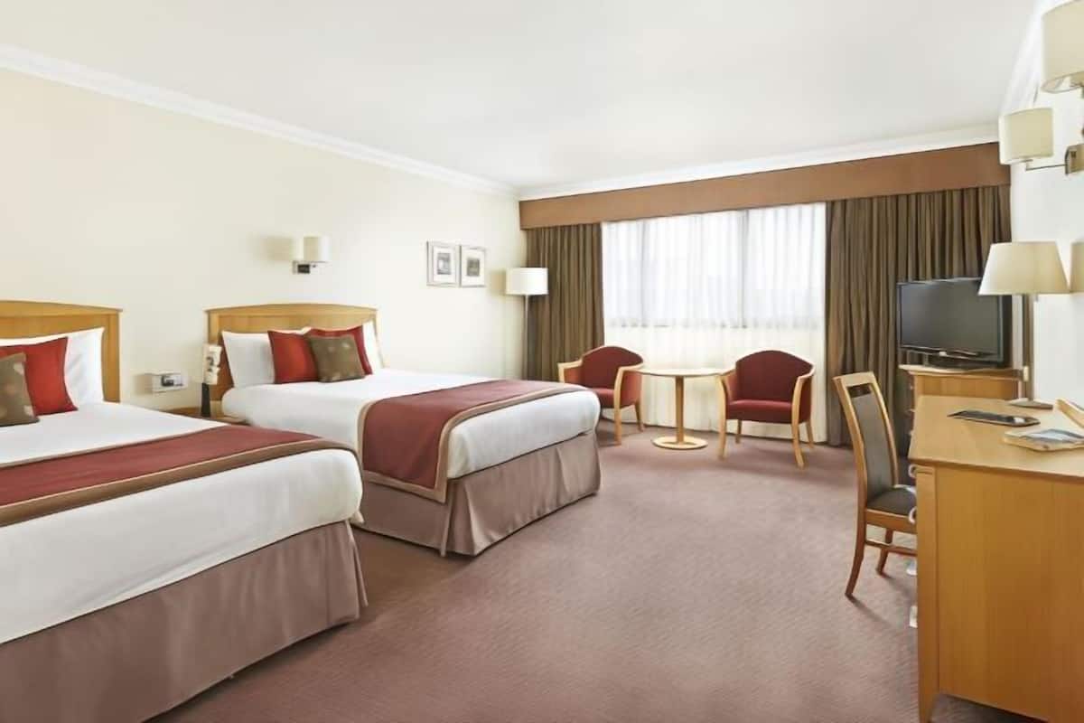 In-room safe, desk, iron/ironing board, free WiFi