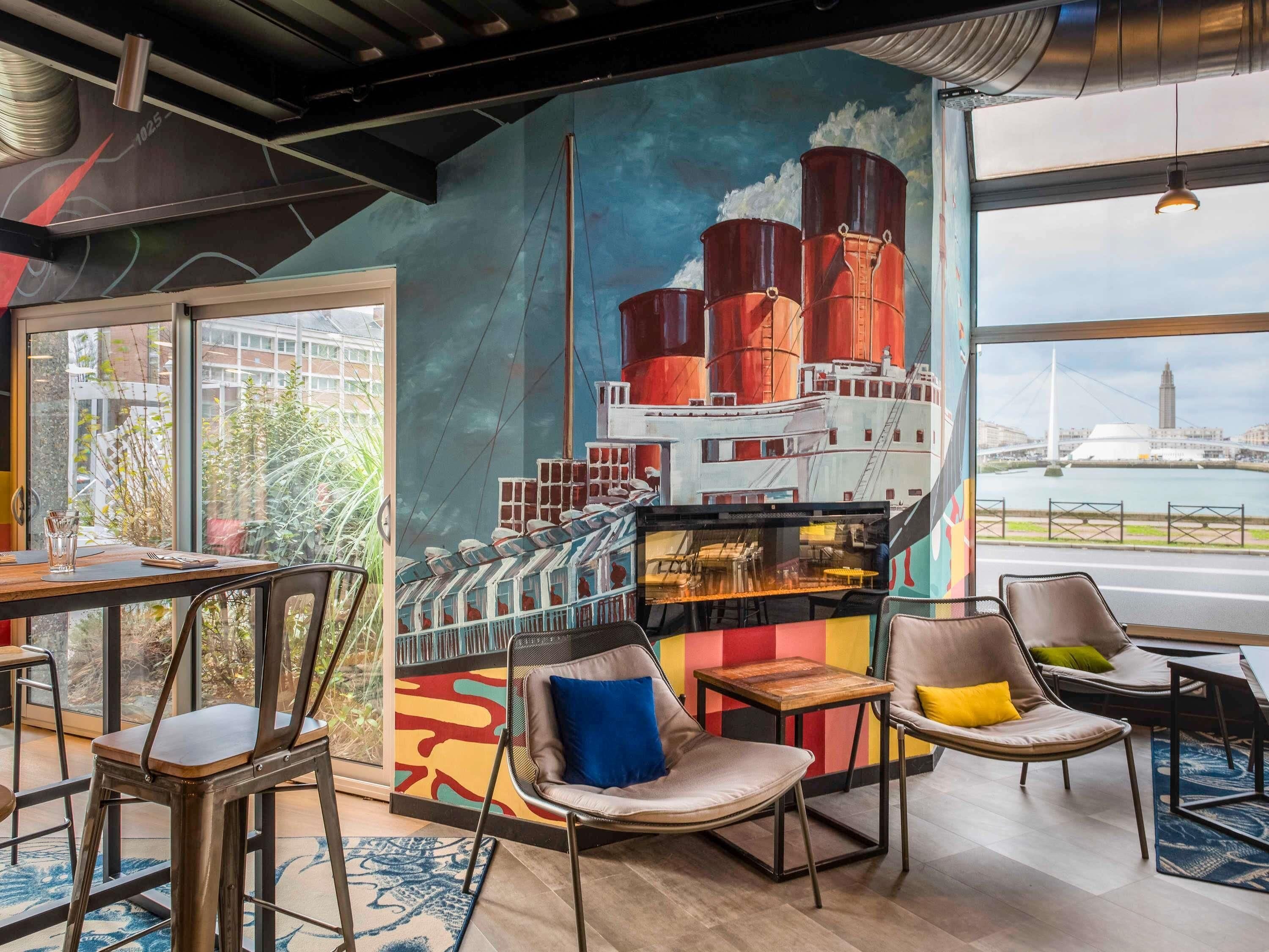 供应早餐、午餐和晚餐