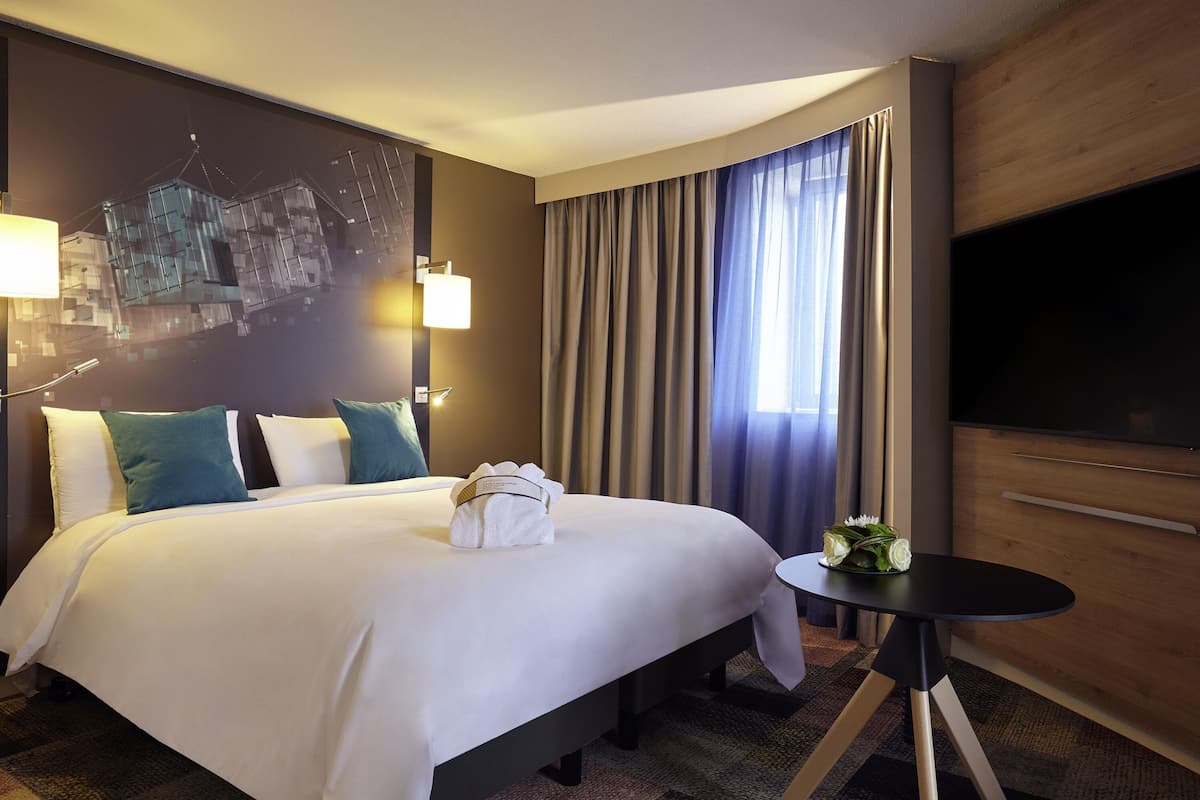 Privilege, Room, 1 Double Bed with Sofa bed | Pillowtop beds, minibar, in-room safe, blackout drapes