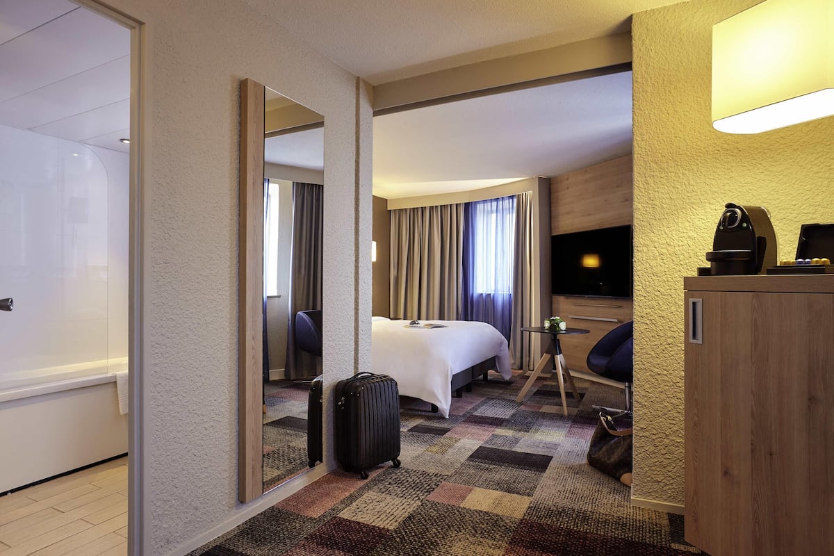 Privilege, Room, 1 Double Bed with Sofa bed | Pillowtop beds, minibar, in-room safe, blackout drapes