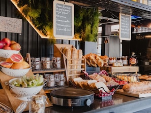 Esmorzar diari d'estil bufet (19 EUR per persona)
