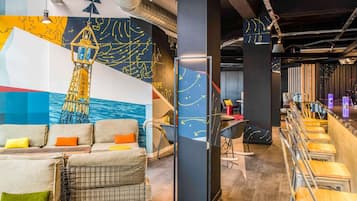 Sert le petit déjeuner, le déjeuner et le dßner