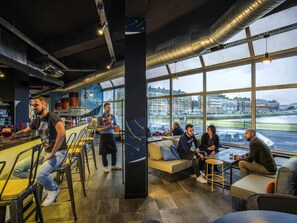 Serves breakfast, lunch and dinner - Mercure Le Havre Centre Bassin du Commerce (Le Havre)