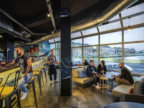 Serves breakfast, lunch, and dinner - Mercure Le Havre Centre Bassin du Commerce (Le Havre)
