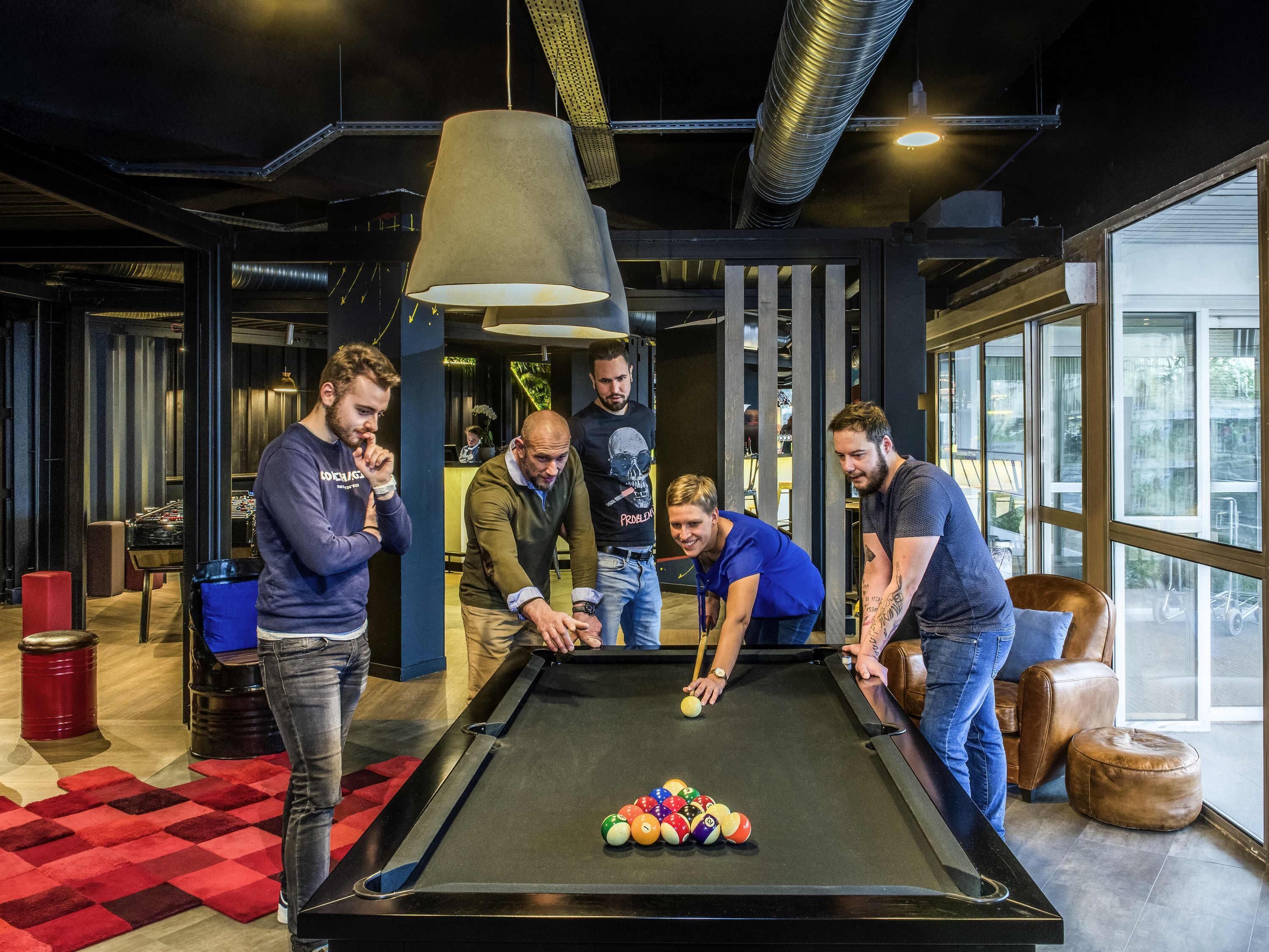 Breakfast, lunch, dinner served; French cuisine 