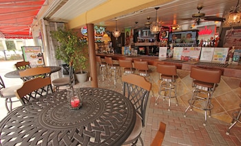 Poolside bar at Silver Lake Resort