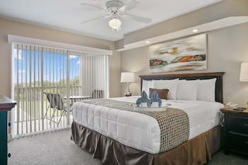Premium bedding, pillowtop beds, in-room safe, individually decorated at Silver Lake Resort