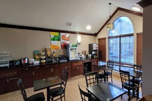 Desayuno continental gratuito y diario