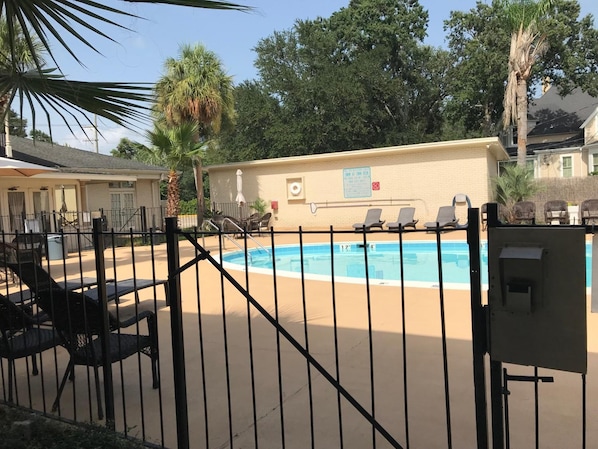 Outdoor pool, pool umbrellas, sun loungers