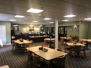 Dining - Carmel Inn & Suites (Thibodaux)