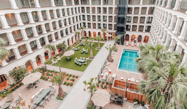 Außenpool, Liegestühle