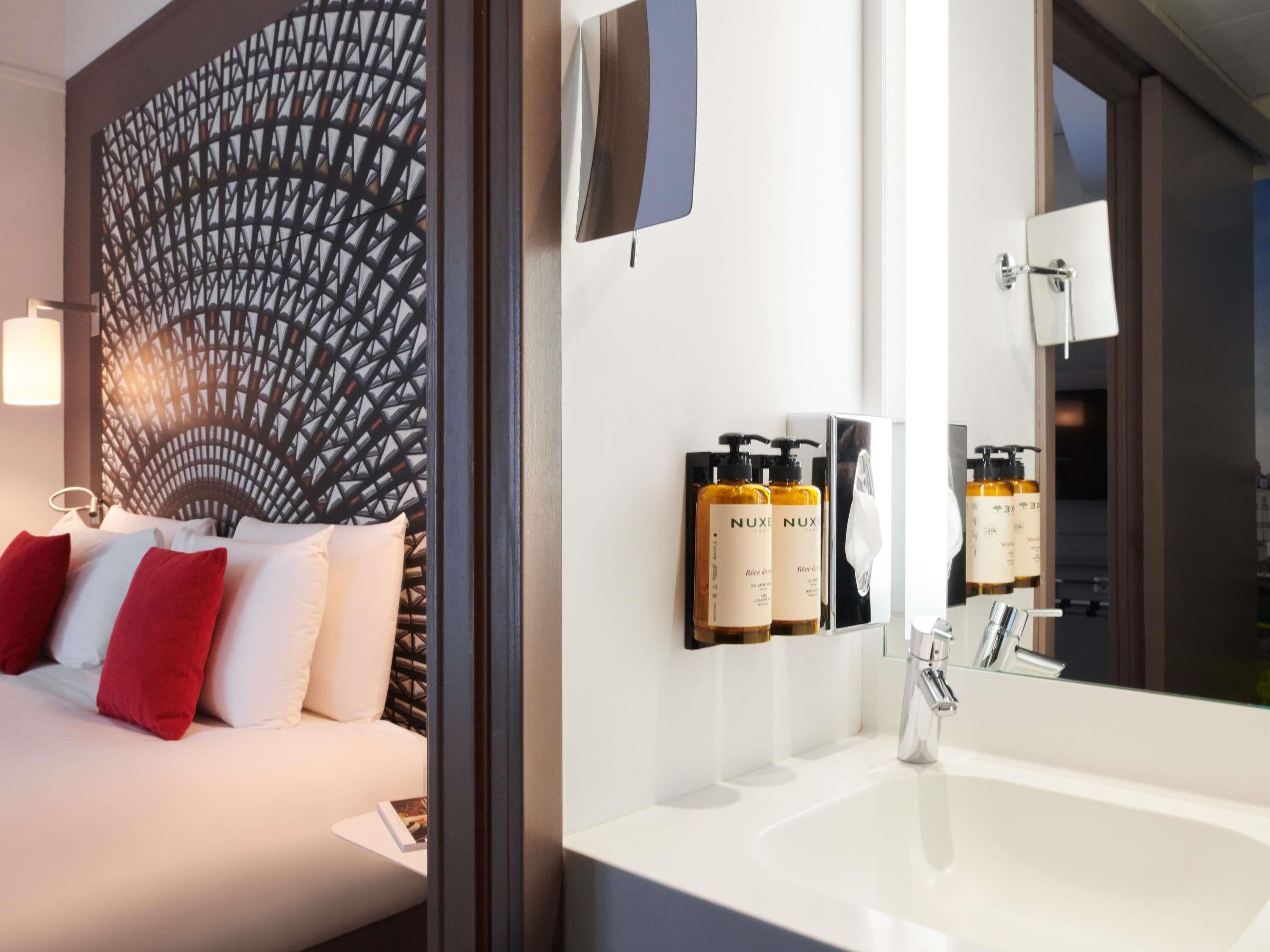 高档床上用品、客房内保险箱、遮光窗帘、隔音