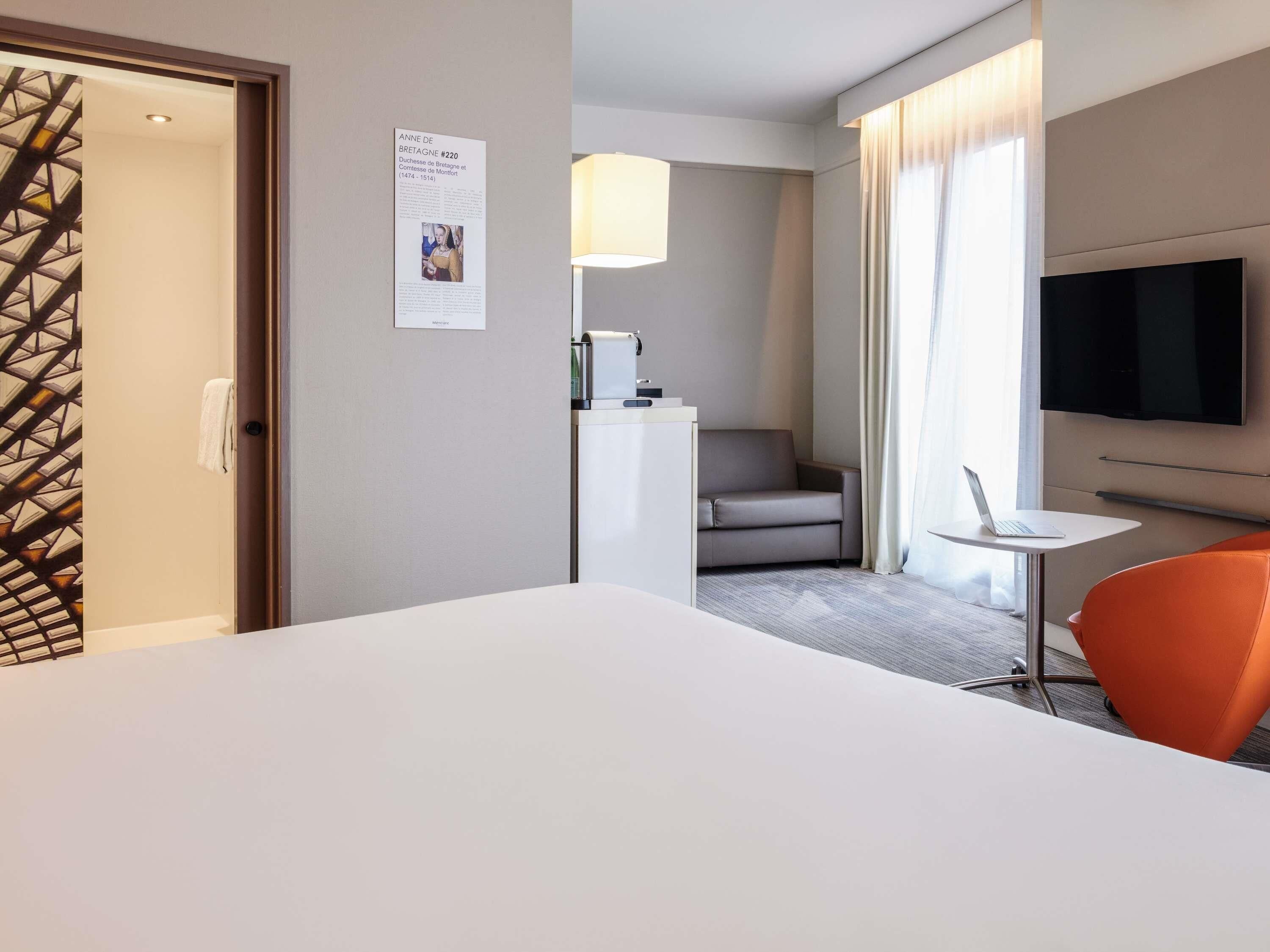 Premium bedding, in-room safe, blackout curtains, soundproofing