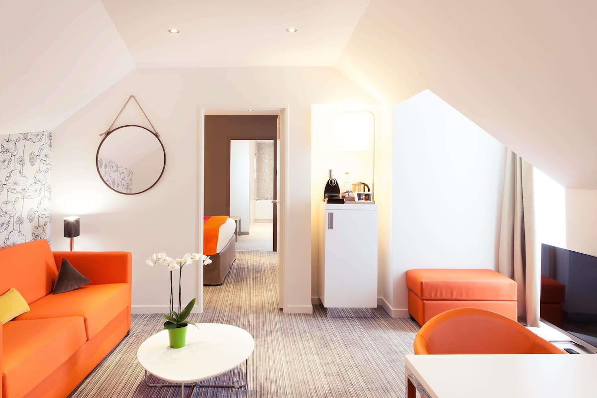 Executive Suite, 1 King Bed with Sofa bed