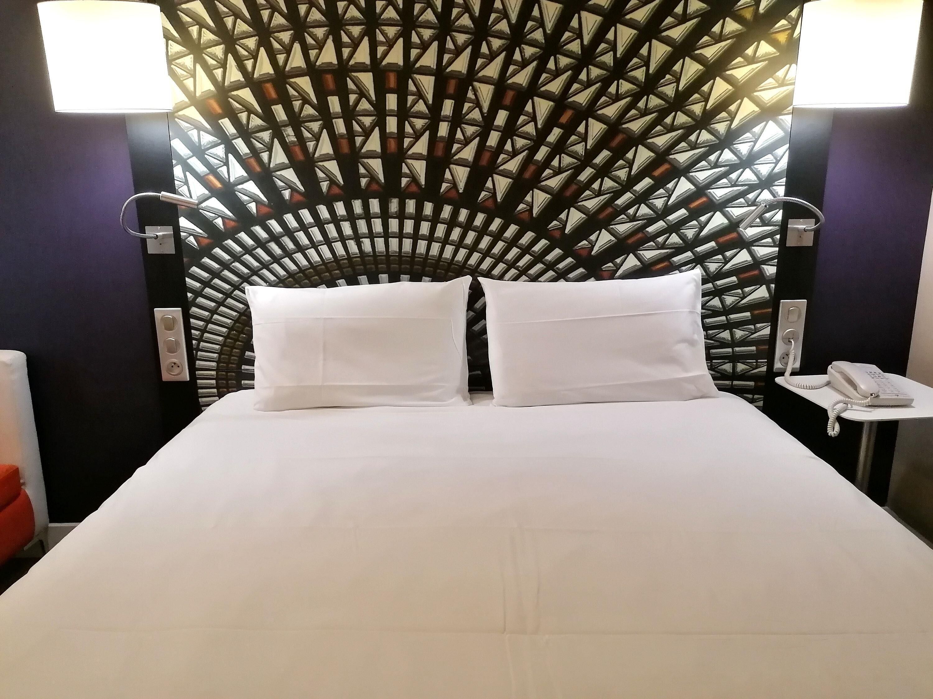 Classic-rum - 1 dubbelsäng | Sängtillbehör av högsta kvalitet och värdeförvaringsskåp på rummet