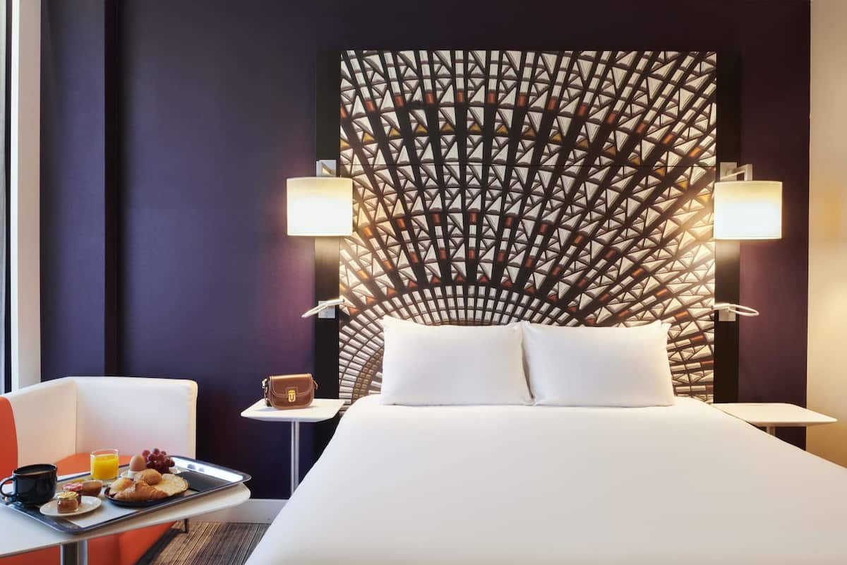 Premium bedding, in-room safe, blackout curtains, soundproofing