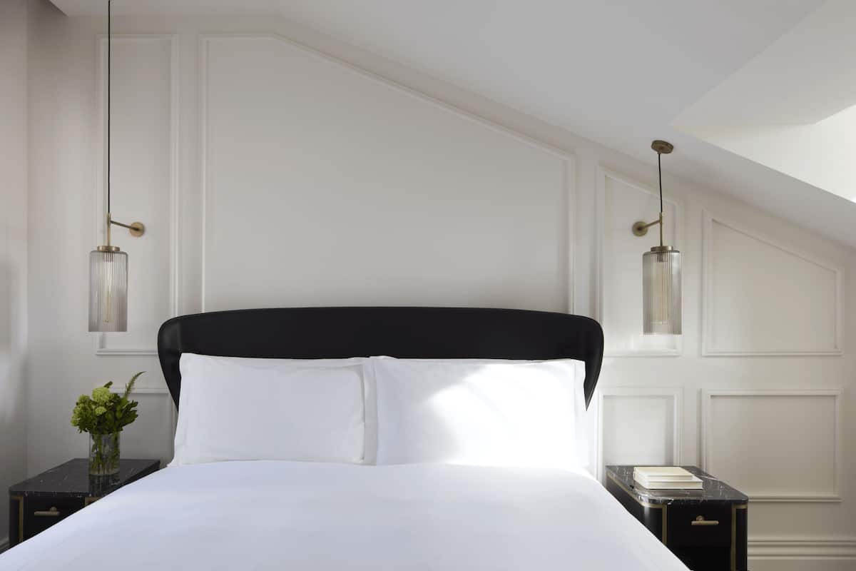 Suíte, 1 quarto | 1 quarto, roupas de cama premium, frigobar, cofres nos quartos