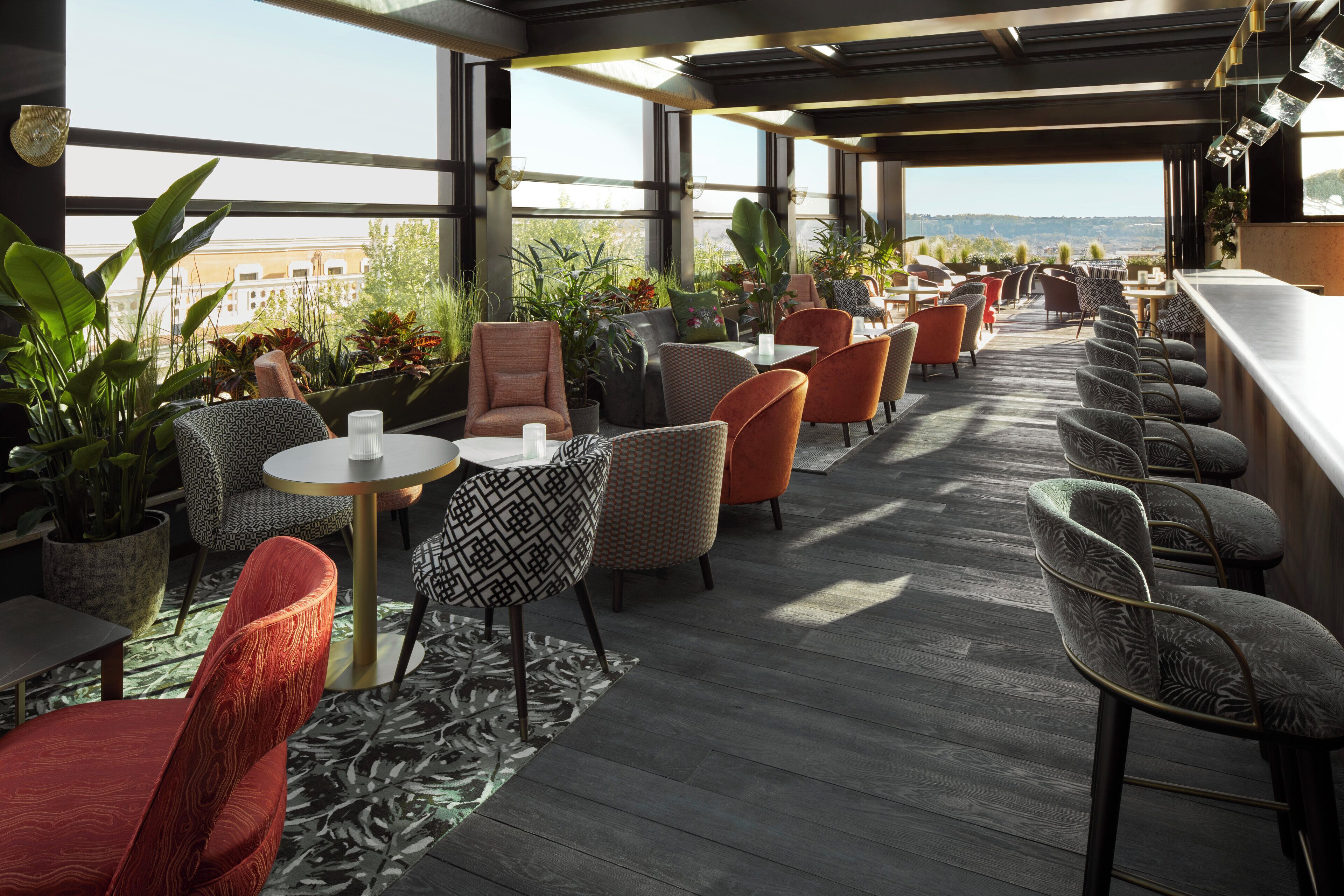 2 bars/lounges, lobby lounge