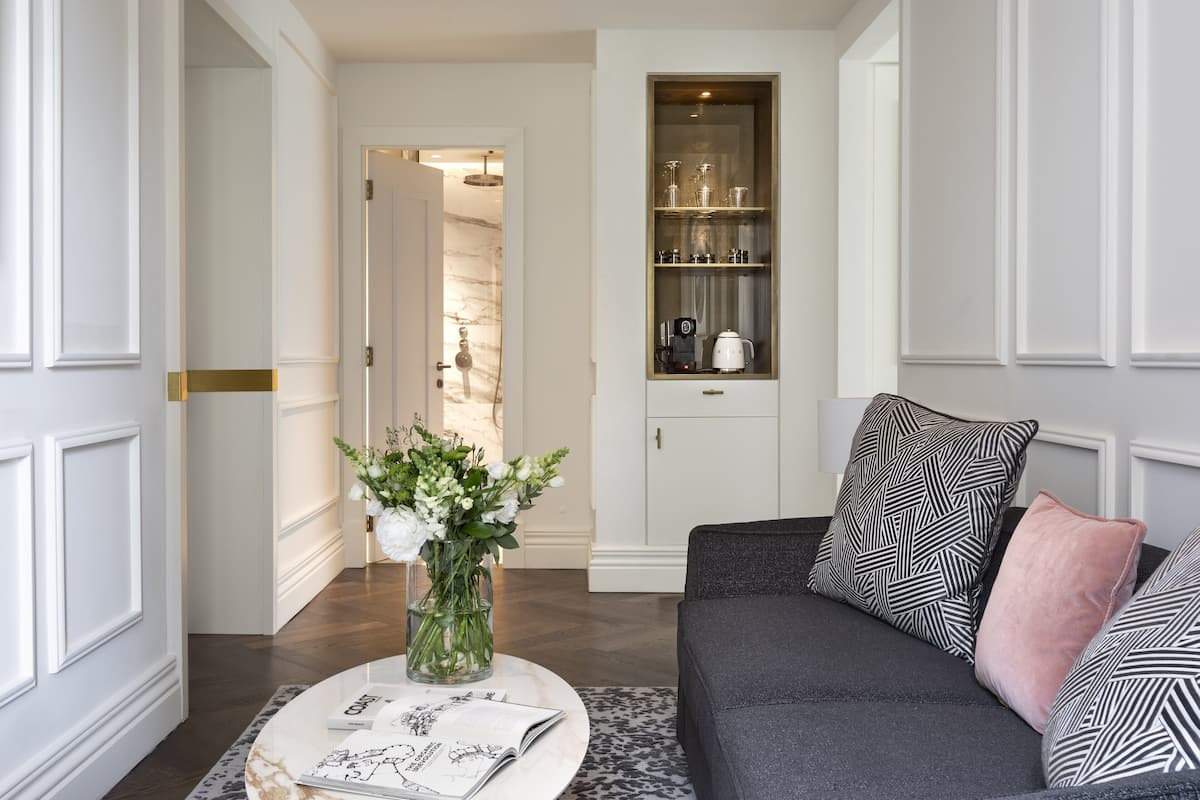Suíte, 1 quarto (Via Veneto View) | 1 quarto, roupas de cama premium, frigobar, cofres nos quartos