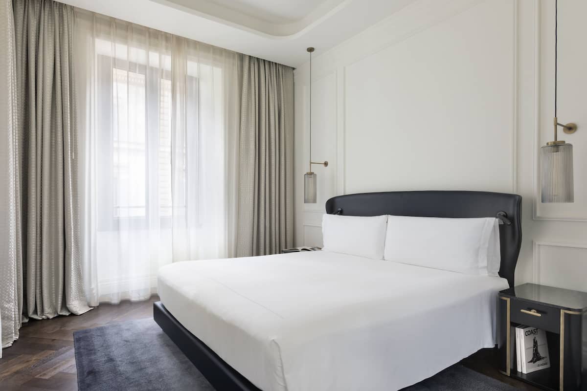 1 bedroom, premium bedding, minibar, in-room safe