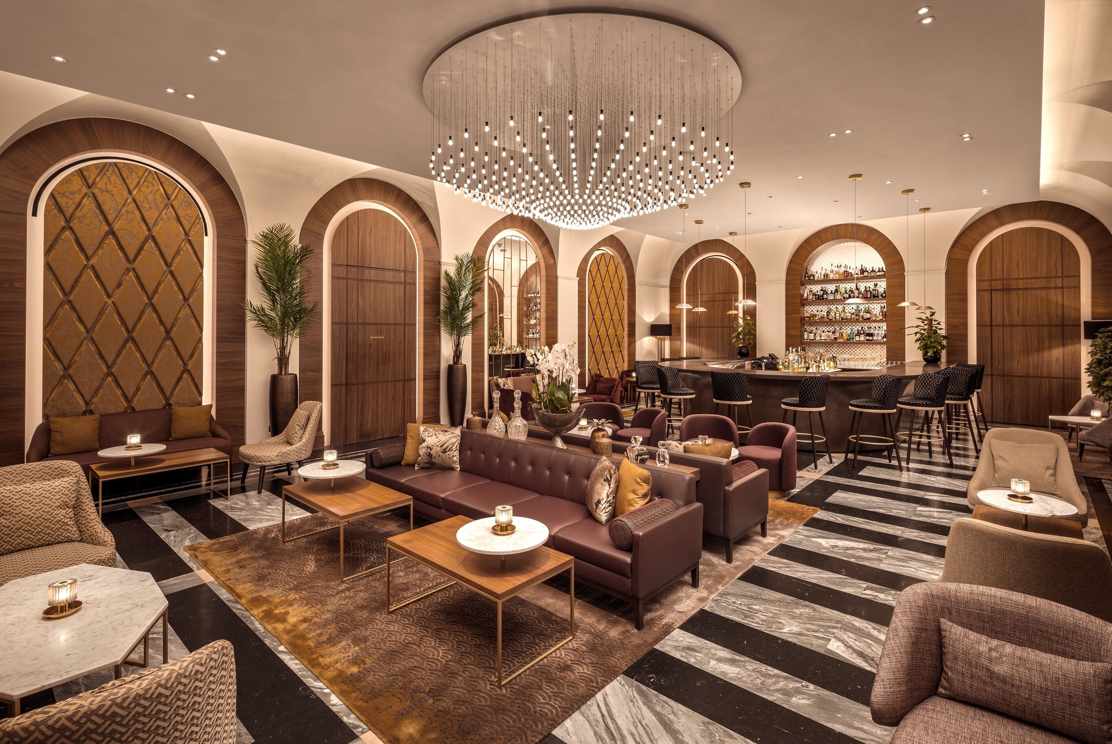 2 bars/lounges, lobby lounge