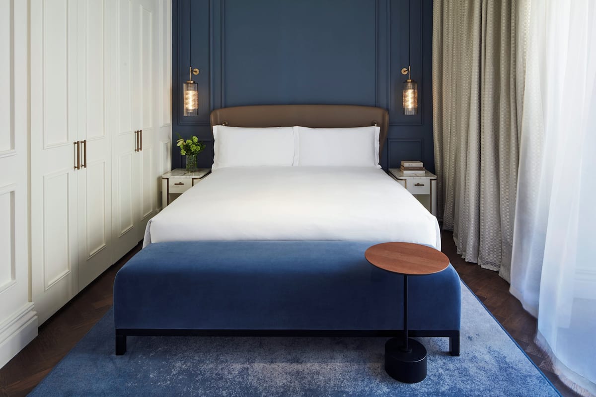 Classic Room | 1 bedroom, premium bedding, minibar, in-room safe