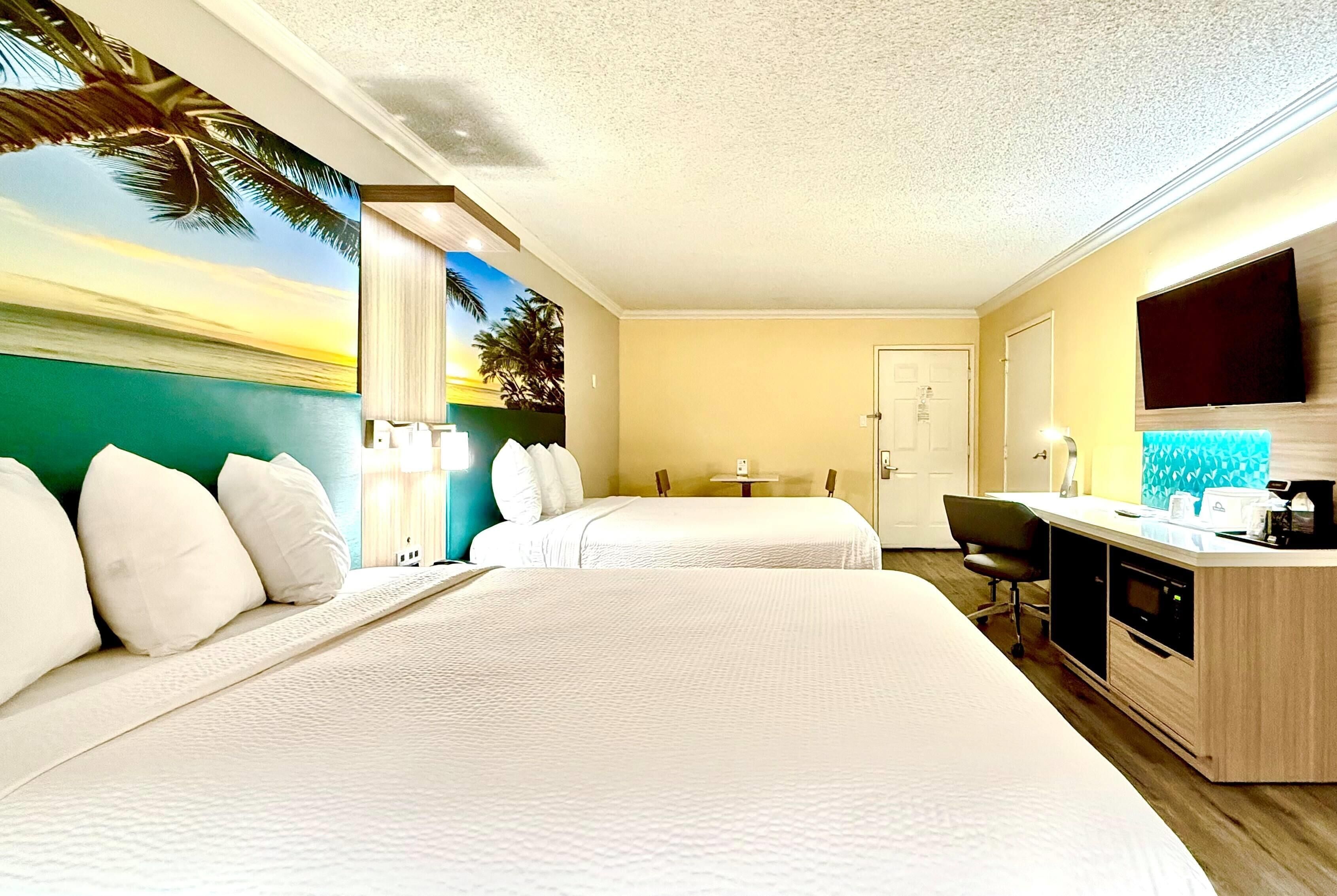 Premium-sengetøj, pengeskab på værelset, skrivebord