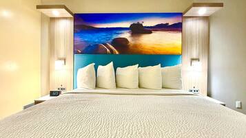 Standard Room, 1 King Bed | Premium bedding, in-room safe, desk, laptop workspace