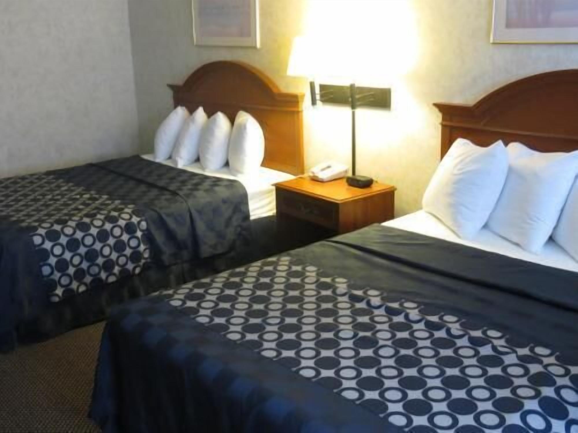 Premium bedding, in-room safe, desk, laptop workspace