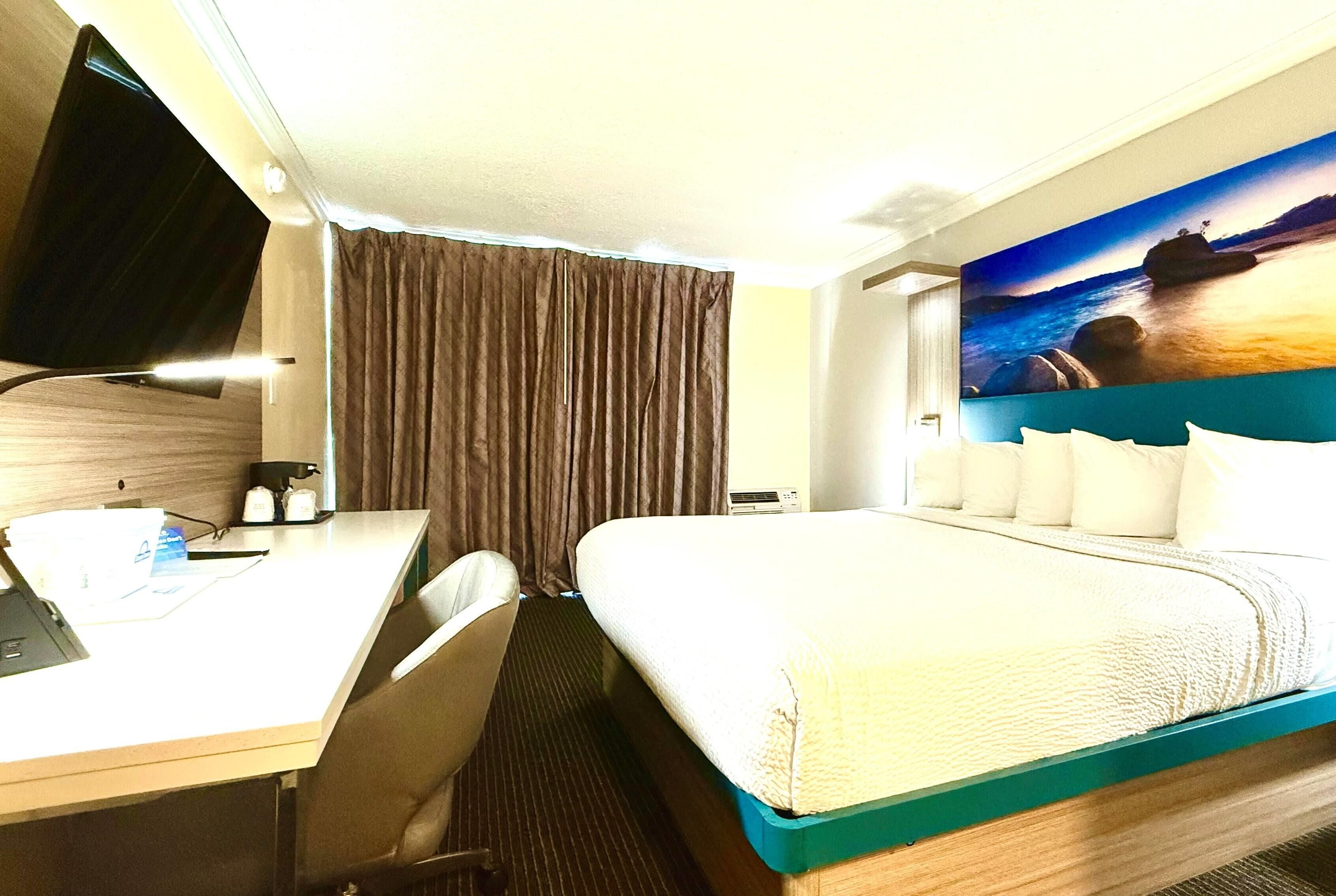 Premium bedding, in-room safe, desk, laptop workspace