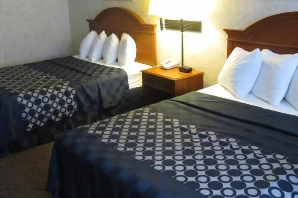 Premium bedding, in-room safe, desk, laptop workspace