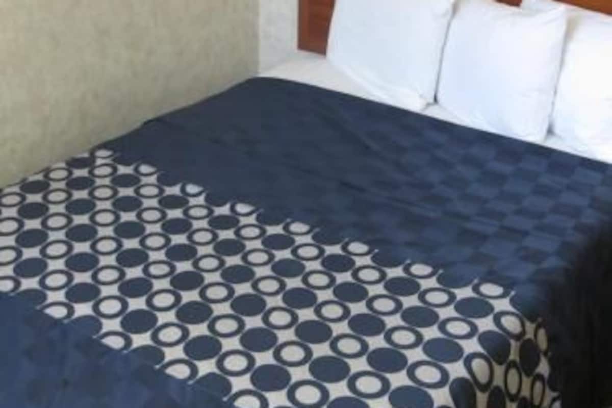 Premium bedding, in-room safe, desk, laptop workspace