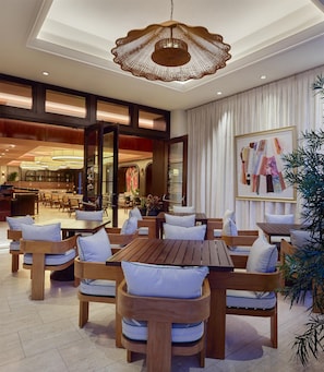 Breakfast, lunch and dinner served