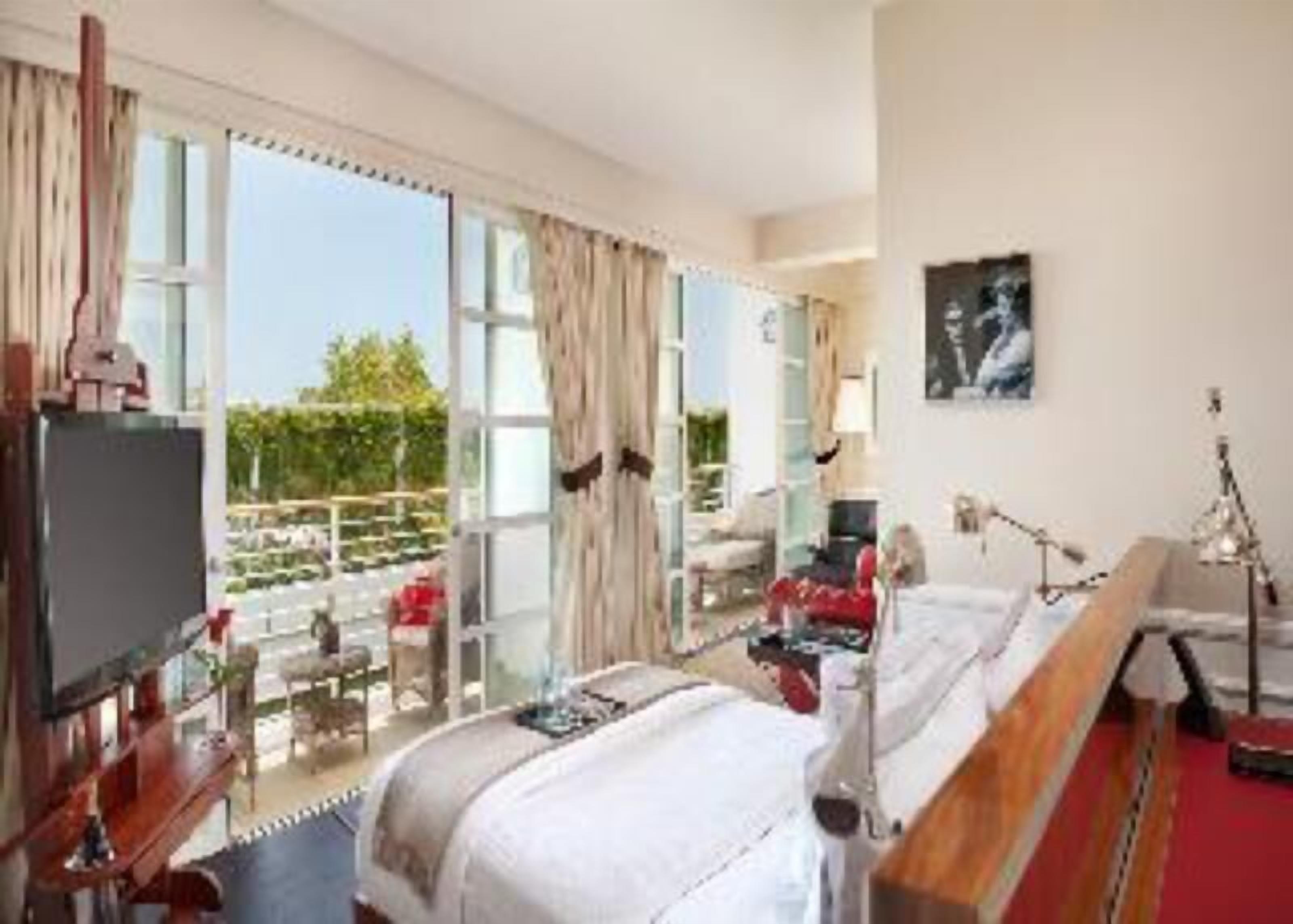 Premium bedding, down comforters, pillowtop beds, minibar