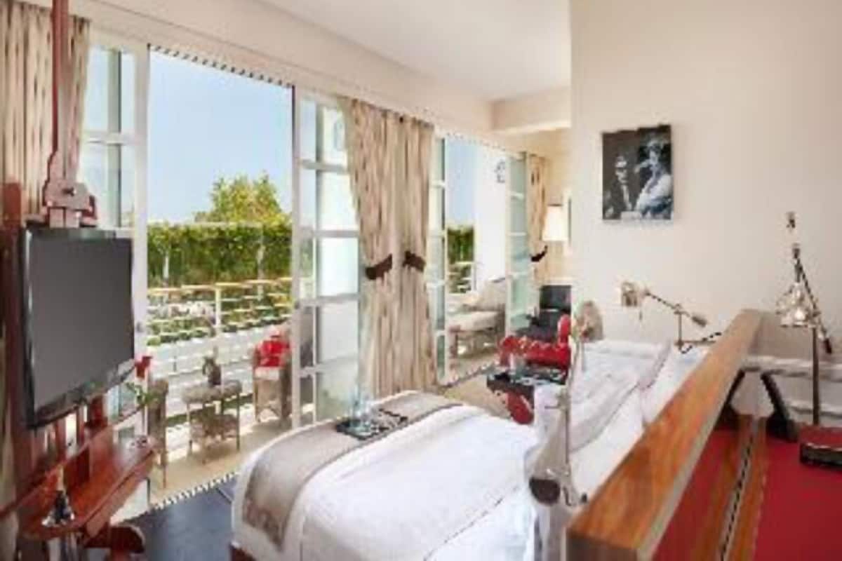 Premium bedding, down comforters, pillowtop beds, minibar