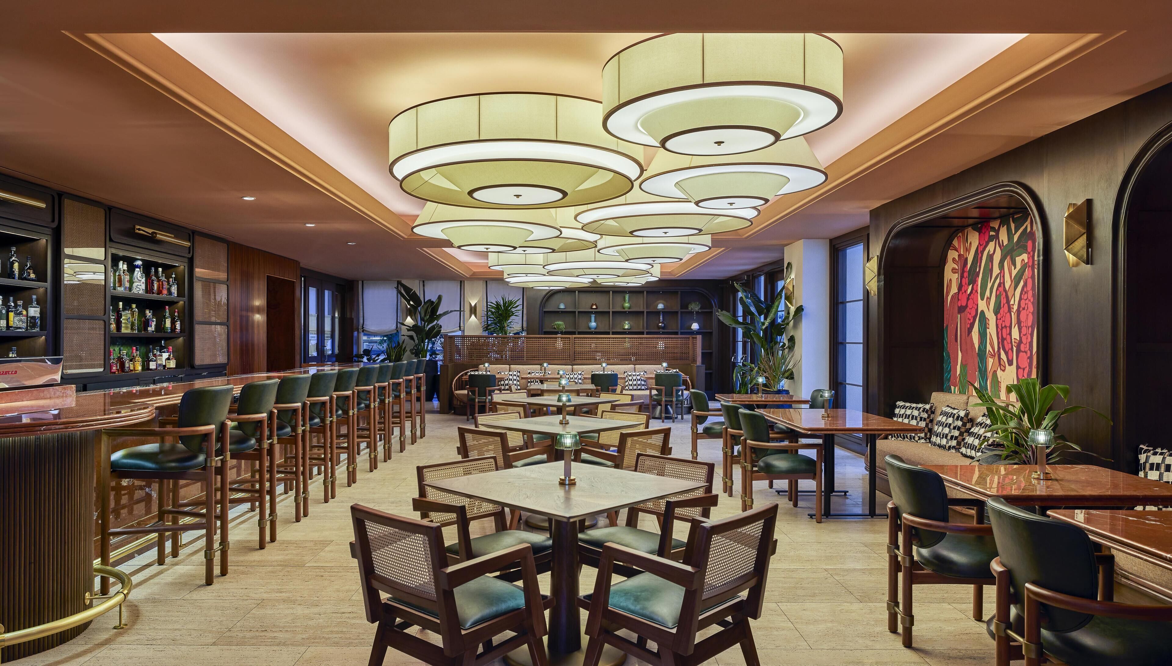 تقديم الإفطار والغداء والعشاء