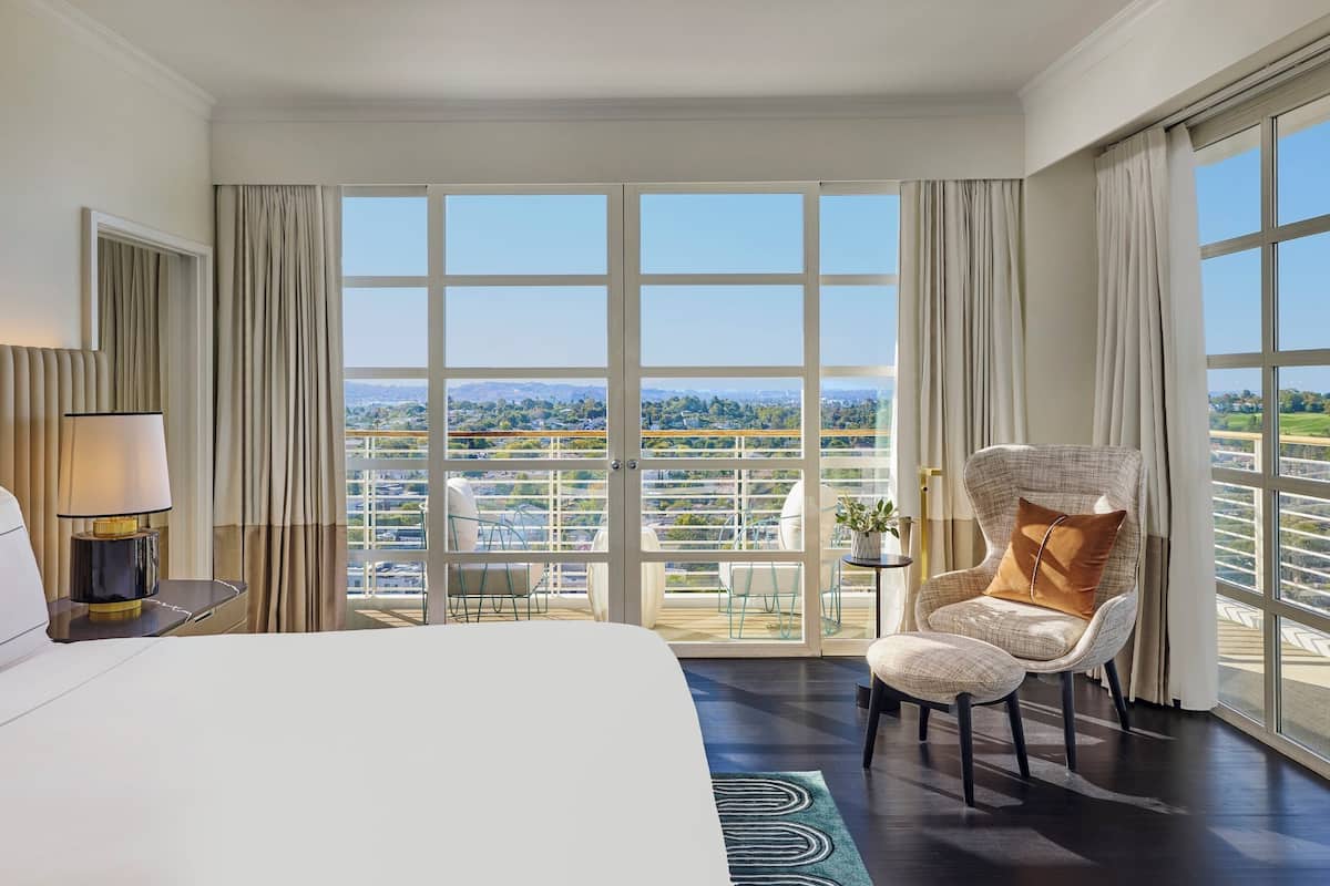 特色套房, 1 张特大床, 阳台 | 高档床上用品、羽绒被、加厚床垫、迷你吧