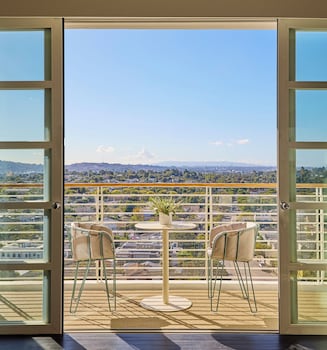 Hotel Exterior at Cameo Beverly Hills, LXR Hotels & Resorts