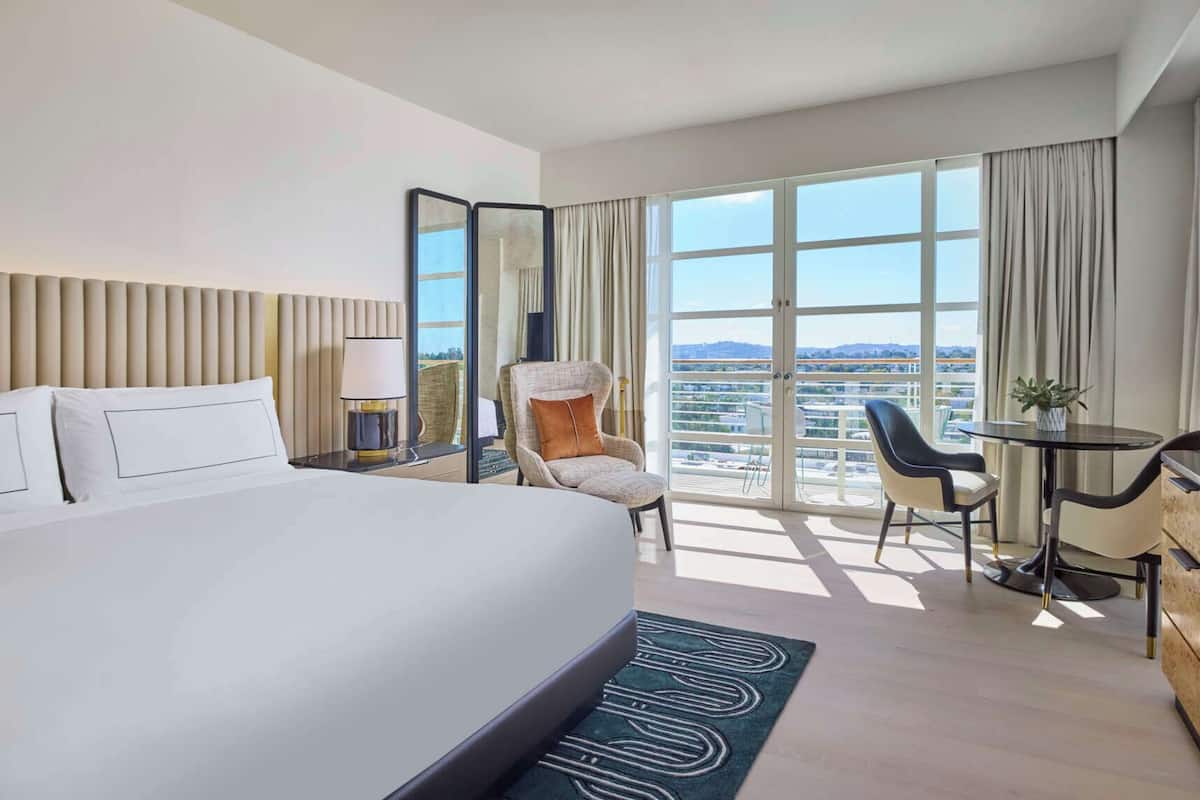 Premium bedding, down duvets, pillow-top beds, minibar